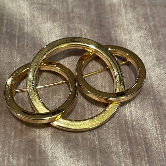 Vintage Gold Circles Brooch 3 Round Gold Minimalist Pin - Picture 3 of 3